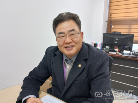 [톡톡, 초선의원] 이영우 영천시의원 “발품으로 뛰는 자원봉사자로서 최선 다할 것” 