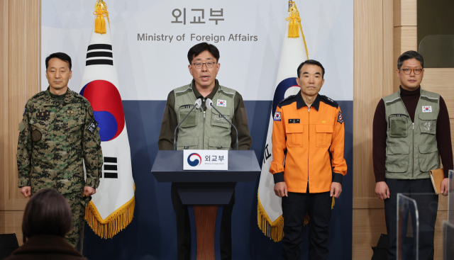 튀르키예 지진 피해 현장에 급파된 대한민국 긴급구호대(KDRT)의 긴급구호대장을 맡은 원도연 외교부 개발협력국장, 조인재 중앙119본부장(소방감), 이윤희 육군 특수전사령부 중령, 김민종 한국국제협력단(KOICA) 사무국 현지팀장이 20일 서울 종로구 외교부 청사에서 대한민국 긴급구호대 1진 활동 결과 관련 브리핑을 하고 있다. 연합뉴스