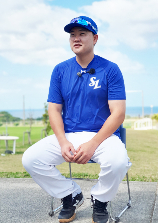 삼성라이온즈 주장 오재일이 일본 오키나와 스프링캠프지에서 올 시즌을 준비하는 각오를 밝히고 있다. 김우정 기자