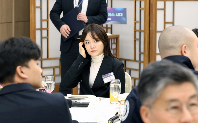 가수 윤하가 21일 서울 용산 대통령실 청사에서 열린 