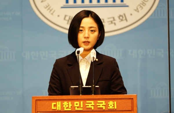 류호정 정의당 원내대변인. 류호정 국회의원 페이스북