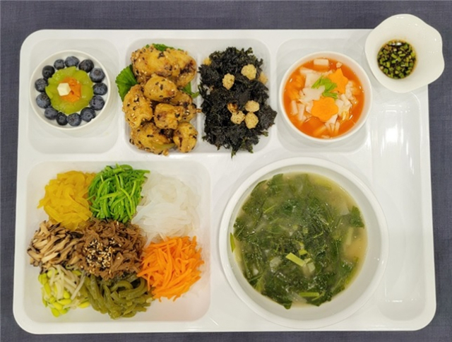 제4회 건강급식 경연대회에서 대상을 수상한 대구 남덕초등학교의 급식. 기사 내용과는 상관없는 이미지. 대구시교육청 제공