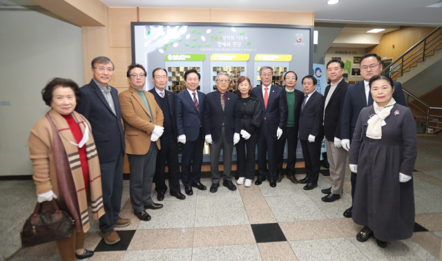 안동시장학회는 기부문화 확산과 기부자들에 감사의 의미를 담아 안동시청 1층 로비에 