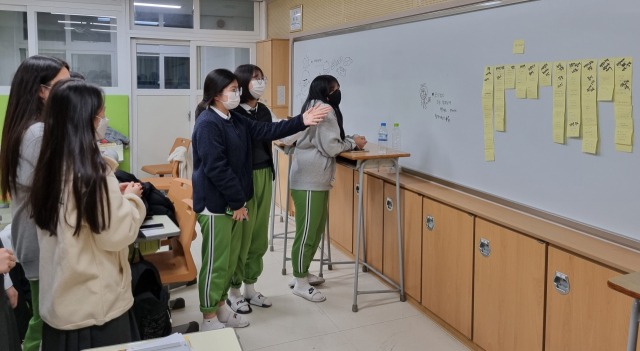 안동대가 고교학점제 안착을 위해 일선 고등학교에 교수를 파견해 고교학점제 수업을 담당해오고 있다. 사진은 교육학 수업 모습. 안동대 제공