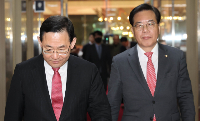 국민의힘 주호영 원내대표가 8일 오전 김진표 의장에게 