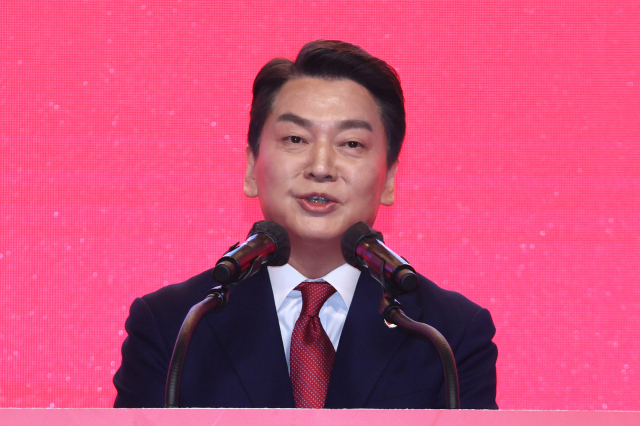국민의힘 안철수 당대표 후보가 23일 오후 강원 홍천군 홍천종합체육관에서 열린 제3차 전당대회 강원 합동연설회에서 정견 발표를 하고 있다. 연합뉴스