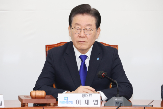 더불어민주당 이재명 대표가 24일 국회에서 열린 최고위원회에서 생각하고 있다. 연합뉴스