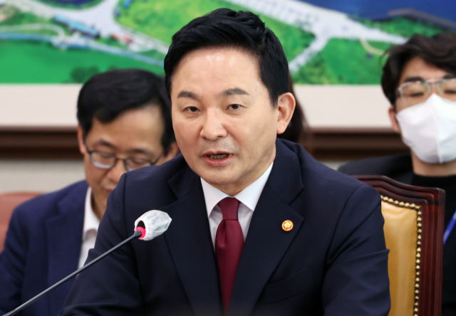 원희룡 국토교통부 장관이 24일 오전 열린 국회 국토교통위원회 전체회의에서 의원질의에 답변하고 있다. 연합뉴스