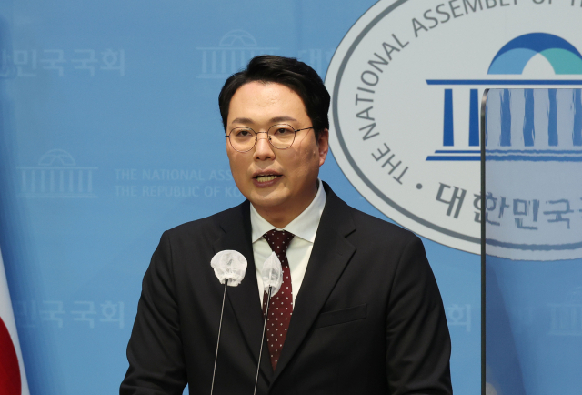 국민의힘 천하람 당 대표 후보가 26일 오전 서울 여의도 국회 소통관에서 총선 공천권 개혁 방안 관련 기자회견을 하고 있다. 연합뉴스