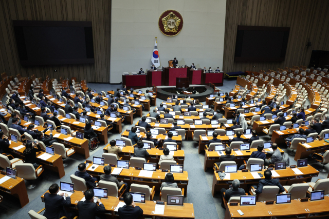 지난달 30일 국회에서 열린 본회의에서 양곡관리법 개정안 부의의 건이 여당의 퇴장 속에 통과되고 있다. 연합뉴스