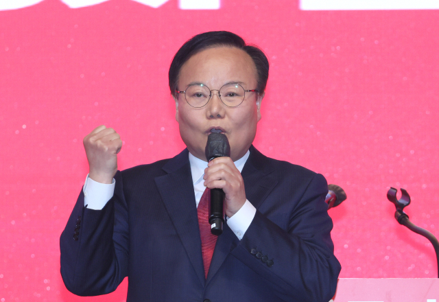 국민의힘 김재원 최고위원 후보가 23일 오후 강원 홍천군 홍천종합체육관에서 열린 제3차 전당대회 강원 합동연설회에서 정견 발표를 하고 있다. 연합뉴스