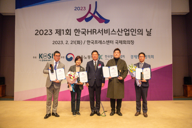 (주)클라인 신동열 대표이사( 오른쪽에서 두번째)는 지난 21일 