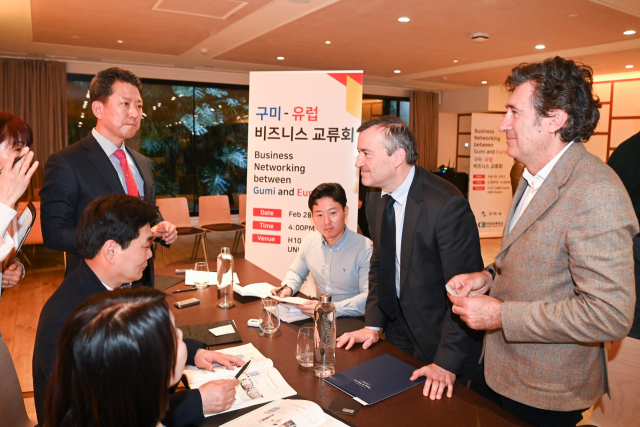 김장호 구미시장을 단장으로 기업인 등 35명으로 구성된 구미시 대표단이 스페인 바르셀로나에서 열리는 세계 최대 이동통신 산업 전시회 모바일월드콩그레스(MWC 2023)를 참관하고 유럽 비즈니스 교류회를 하고 있다. 구미시 제공