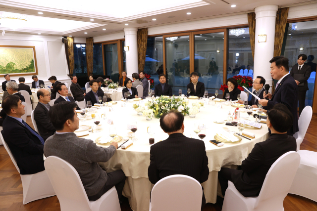1일 국회 등 정치권에 따르면 28일 김진표 국회의장은 정치개혁특별위원회(정개특위) 위원과 의장 직속 