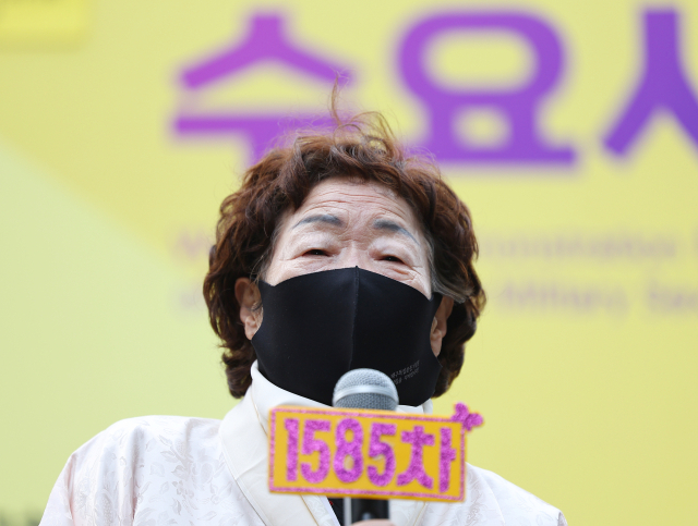 제104주년 삼일절인 1일 오후 서울 종로구 옛 일본대사관 인근에서 일본군 성노예제 해결을 위한 제1585차 수요시위에서 이용수 할머니가 발언하고 있다. 연합뉴스