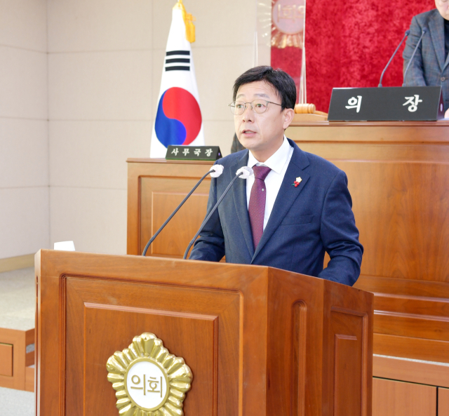 신성호 문경시의원의 의정활동 모습. 문경시의회 제공