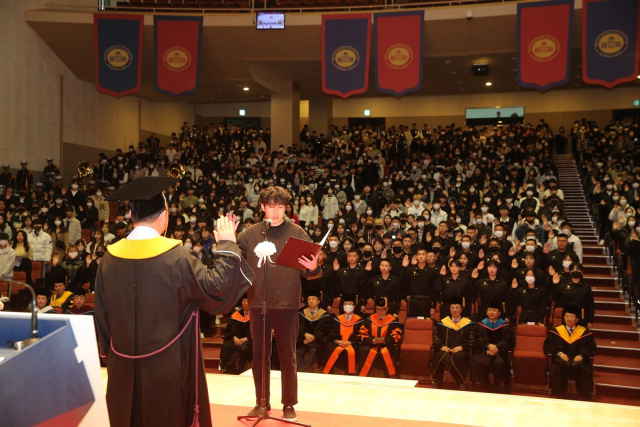 경운대학교 경운벽강아트센터에서 제27회 입학식이 열리고 있다. 경운대 제공