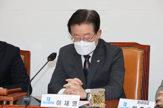 더불어민주당 이재명 대표가 3일 오전 국회에서 열린 최고위원회의에서 생각에 잠겨 있다. 연합뉴스