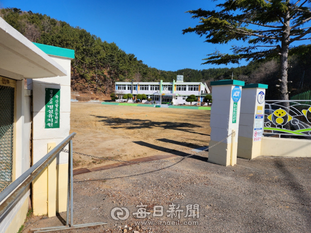 지난 1941년 개교한 영덕 축산항초 경정분교장은 지난 1956년대에는 경정국민학교로 지역 내 여러 학교와 어깨를 나란히 할 때도 있었다. 하지만 지속된 인구 감소로 1999년 경정분교장으로 격하됐다가 지난해 기준 전교생이 4명까지 내려갔고, 올해는 신입생이 없어 폐교됐다. 기사 내용과는 상관없는 이미지. 박승혁 기자