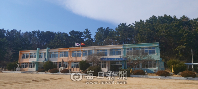 울진 기성초등학교 구산분교장은 전교생이 2명으로 올해 폐교됐다. 사진은 폐교된 구산분교장의 모습. 이상원 기자 seagull@imaeil.com