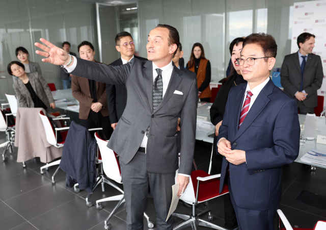 이철우 경북도지사가 이끄는 경북도 유럽 경제사절단이 이탈리아 피에몬테주에서 알베르토 치리오 주지사를 만나 두 도시 공통 산업에 대한 교류협력 방안을 논의했다. 경북도 제공