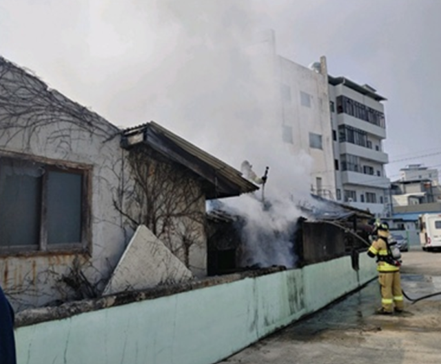 경북 김천시 김천로 62-2번지에 위치한 빈집 화재 현장 모습. 독자 제공