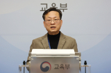 심민철 교육부 디지털교육기획관이 7일 오전 세종시 정부세종청사에서 통계청이 발표한 2022년 초중고 사교육비 조사 결과 중 주요 특징을 설명하고 있다. 연합뉴스