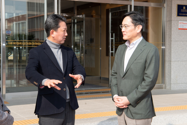 지난 7일 구미전자공고에서 김장호 구미시장과 이재용 삼성전자 회장의 특별한 만남이 이뤄졌다. 구미시 제공