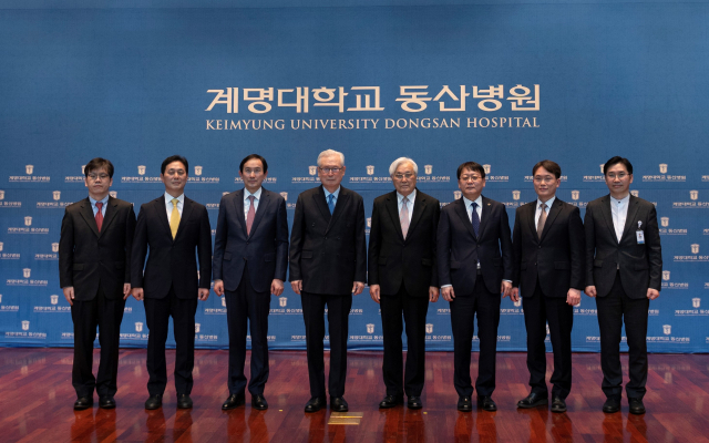 계명대 동산의료원은 10일 동산의료원장, 동산병원장, 대구동산병원장 이·취임식 예배를 열었다. 사진 왼쪽부터 정우진 대구동산병원장, 박남희 동산병원장, 이세엽 전임 동산의료원장, 신일희 계명대 총장, 김남석 학교법인 계명대 이사장, 조치흠 동산의료원장, 지웅재 침산제일교회 담임목사, 전세광 의료원 책임원목. 계명대 동산의료원 제공