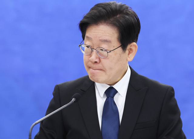 더불어민주당 이재명 대표가 10일 오전 경기도 수원시 경기도의회에서 열린 현장 최고위원회에 참석해 있다. 연합뉴스