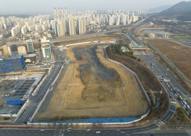 10일 대구 수성구 상공에서 바라본 롯데몰 부지 모습. 김영진 기자 kyjmaeil@imaeil.com