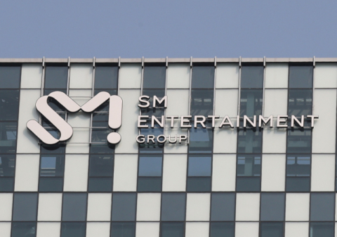 하이브, SM 인수 중단 선언 