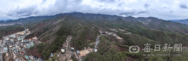 대구 동구 용수동 동화사삼거리 상공에서 바라본 팔공산의 모습. 매일신문 DB