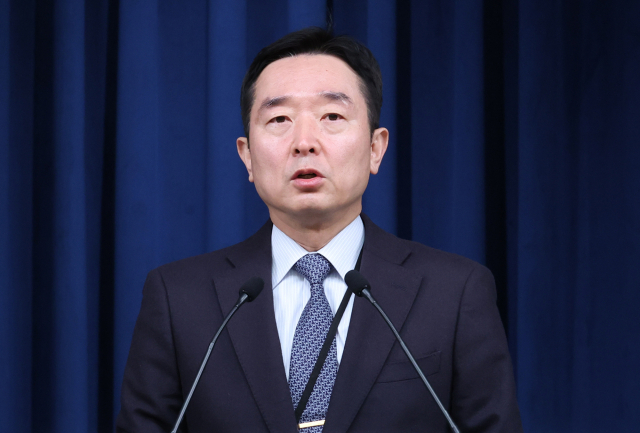 이도운 대통령실 대변인이 13일 서울 용산 대통령실 청사에서 윤석열 대통령이 13일 한덕수 국무총리와 정례회동에서