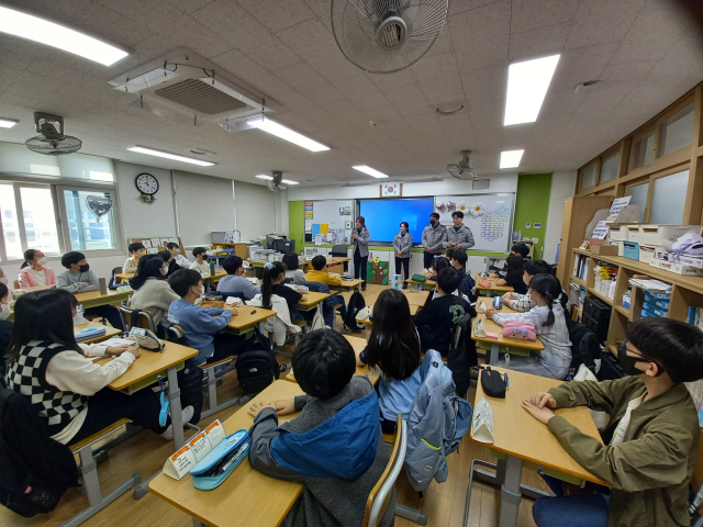 수성경찰서 여성청소년계 소속 학교전담경찰관 4명이 지난 10일 수성ㅇ구 동도초등학교를 찾아 