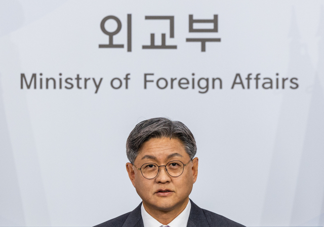 임수석 외교부 대변인이 2일 오후 서울 종로구 외교부에서 열린 정례브리핑에서 현안에 대해 발표하고 있다. 연합뉴스