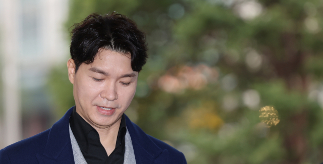방송인 박수홍이 15일 오후 서울서부지방법원에서 횡령 혐의로 구속기소 된 친형의 속행 공판에 증인으로 출석하고 있다. 연합뉴스