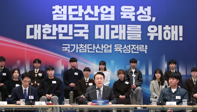 윤석열 대통령이 15일 청와대 영빈관에서 열린 제14차 비상경제민생회의에서 발언하고 있다. 연합뉴스