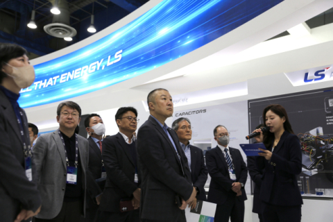 구자은 LS그룹 회장, 배터리와 EV 사업 역량 결집 ‘인터배터리 2023’ 전시 참관