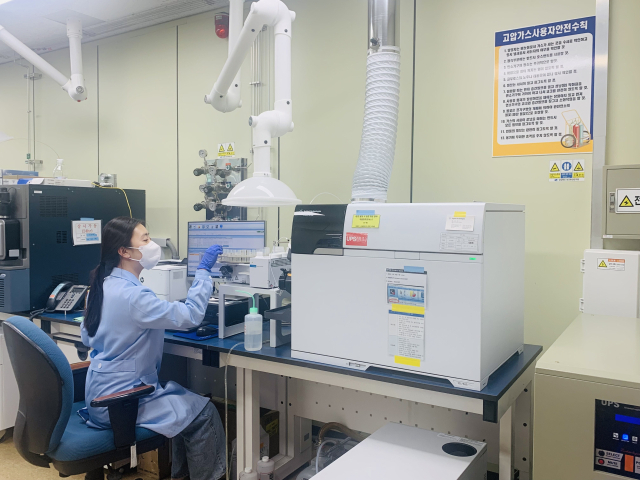 경북도 보건환경연구원은 이달부터 오는 11월까지 도내 대형마트 및 화장품 로드숍 등에서 유통하는 색조 화장품의 유해중금속 함량 검사를 실시한다고 16일 밝혔다. 경북도 제공