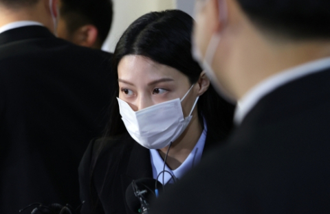 조민, 눈물 글썽이며 
