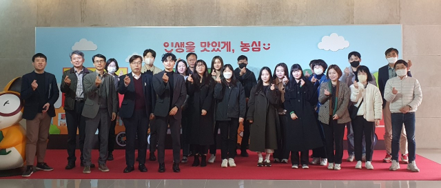 경북도청 산업·경제분야 직원들이 구미국가산업단지 내 기업체를 둘러보며 구미지역에 대한 이해도를 높이는 시간을 갖고 있다. 구미시 제공