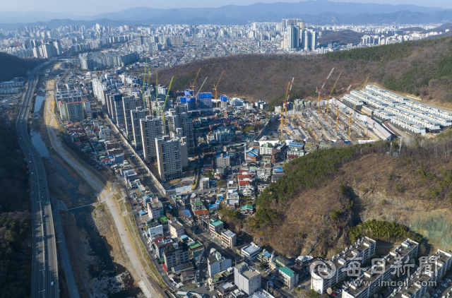 대구 수성구 상공에서 바라본 아파트 건설 현장 모습. 매일신문 DB
