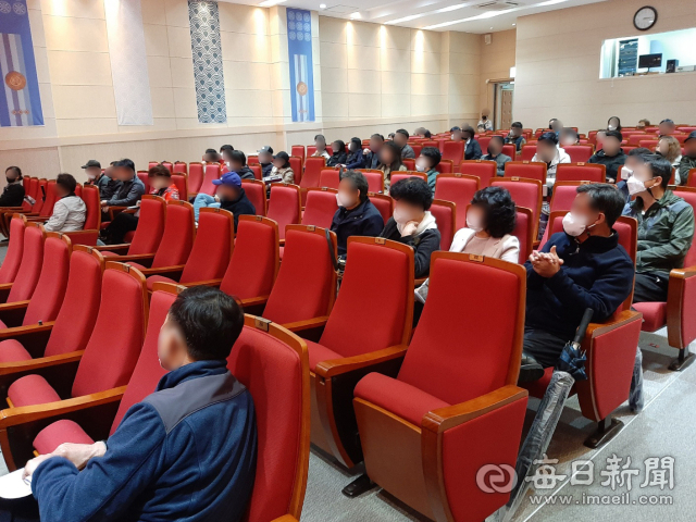 경산 한 지역주택조합의 일부 조합원들이 비상대책회의를 하고 있다. 매일신문 DB