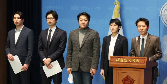 이탄희 더불어민주당 의원이 지난 10일 국회 소통관에서 열린 여야 청년 정치인 모임 