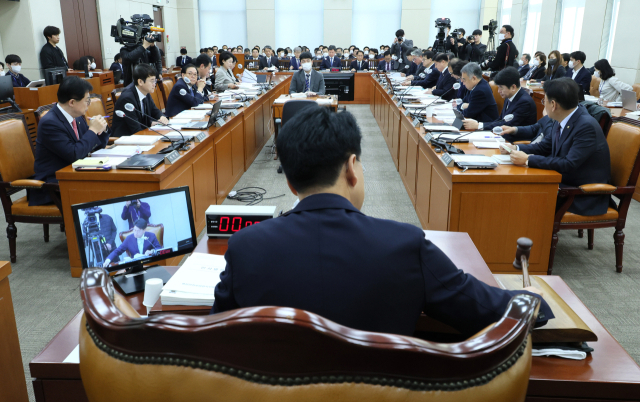 13일 오전 국회에서 행정안전위원회 전체회의가 열리고 있다. 연합뉴스