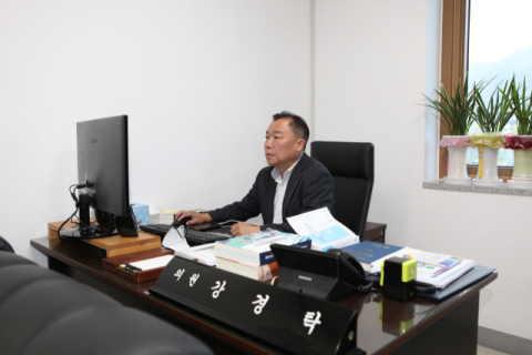 [의정외전]'도청 신도시 해결사' 강경탁 예천군의원, 생활 밀착 의정활동 주목