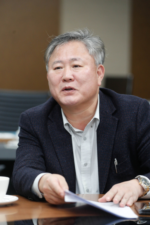 장원규 화성밸브㈜ 회장이 화성 밸브의 기술력과 미래의 비전에 대해 설명하고 있다. 매일신문 DB