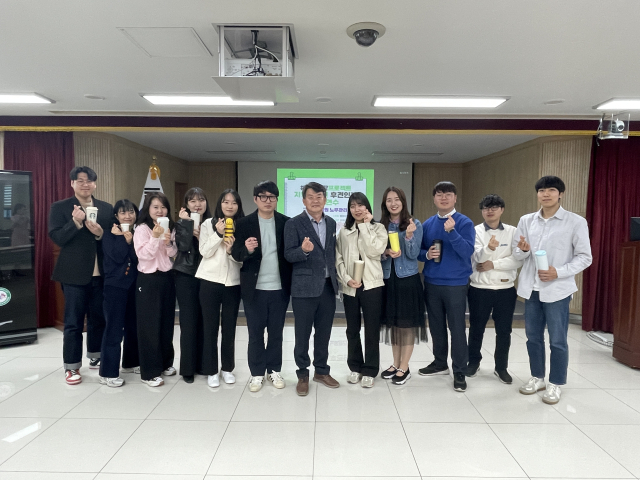 경상북도김천교육지원청(교육장 공현주)은 21일 대회의실에서 임용 2년 이하 새내기 공무원 11명을 대상으로 실무교육을 실시했다. 김천교육청 제공