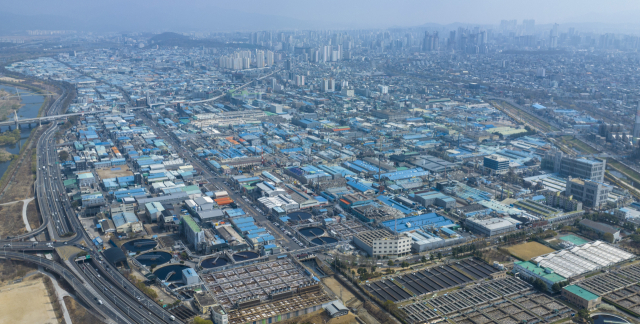 대구 서구 상공에서 바라본 대구염색산업단지 모습. 김영진 기자 kyjmaeil@imaeil.com